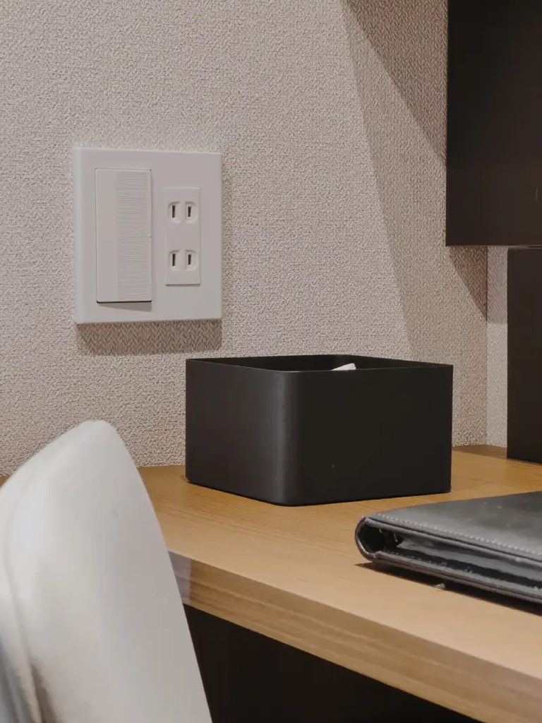 Hotel Sanrriott Osaka Honmachi - Plug